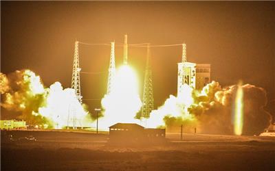 به همت متخصصان و دانشمندان وزارت دفاع: ماهواره بر «سیمرغ»، ماهواره «پیام» را با موفقیت به فضا پرتاب کرد