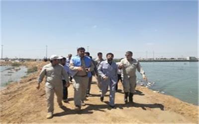 استاندار خوزستان دستور تخلیه پنج منطقه در اهواز را صادر کرد و گفت: ساکنان منطقه کیانشهر نیز در حالت آماده باش قرار گیرند.