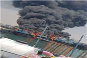 آتش سوزی گسترده در اسکله نخل تقی عسلویه