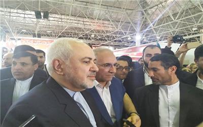 وزیر امورخارجه در بازدید از نمایشگاه گردشگری اصفهان: ورود گردشگران خارجی به ایران با وجود تحریم‌های ناعادلانه تداوم دارد