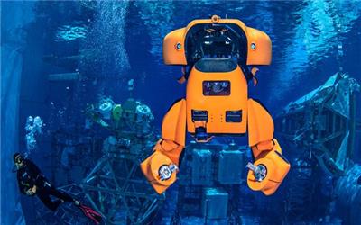 رباتی که به زیردریایی خودکار تبدیل می‌شود