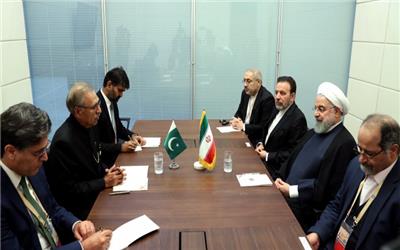 دکتر روحانی در دیدار رئیس جمهور پاکستان: ایران و پاکستان برای توسعه همه جانبه روابط مصمم هستند