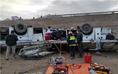 مصدومیت 17 تن در پی واژگون شدن اتوبوس در بندر عباس