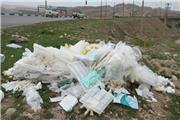 زباله‌های عفونی بیمارستانی در کنار پل دکترقیصر امین گتوند