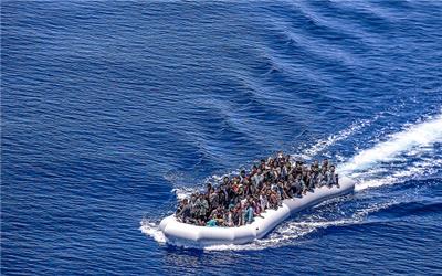 بیش از 90 مهاجر در دریای مدیترانه غرق شدند