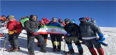 کوهنوردان ایرانی به قله آرارات در کشور ترکیه صعود کردند