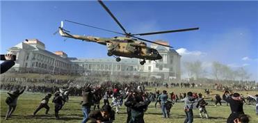 جزئیات فرار اشرف غنی و همراهانش از کاخ تا امارات؛ چهار هلی‌کوپتر 54 سرنشین