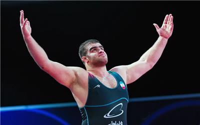 میرزازاده با غلبه بر نائب قهرمان المپیک به نیمه نهایی رسید