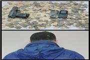 دستبند پلیس بر دستان کلاهبردار حرفه ای و مسلح سکه تقلبی (چوپان دروغگو) در دزفول