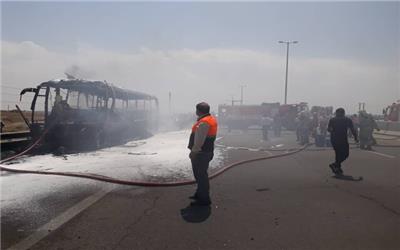 اتوبوس مسافربری اصفهان در یزد سوخت/همه مسافران سالمند